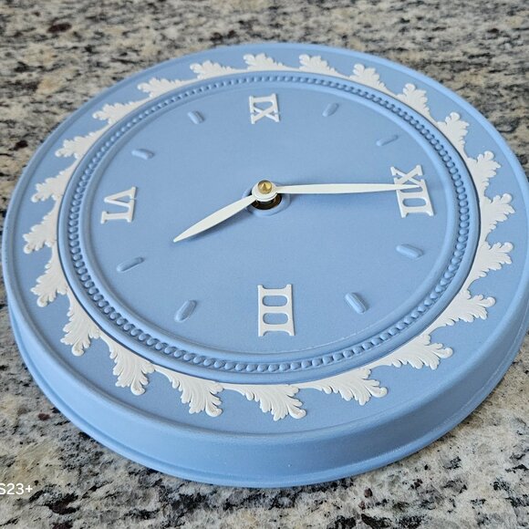 VERY RARE VINTAGE WEDGWOOD ENGLAND JASPERWARE BLUE WHITE ROUND WALL OFFICE CLOCK - Picture 9 of 15